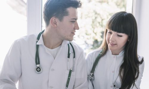 年下の研修医と看護師の恋愛はうまくいかない？忙しい研修医との付き合い方